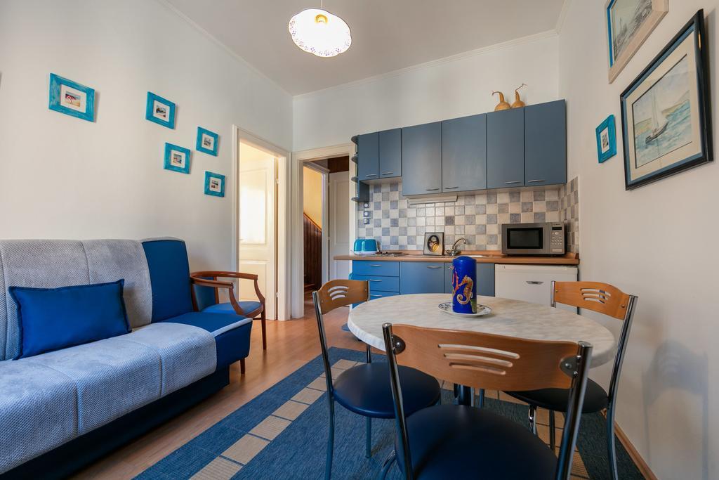 Apartments Kastelani Komiza Exterior photo
