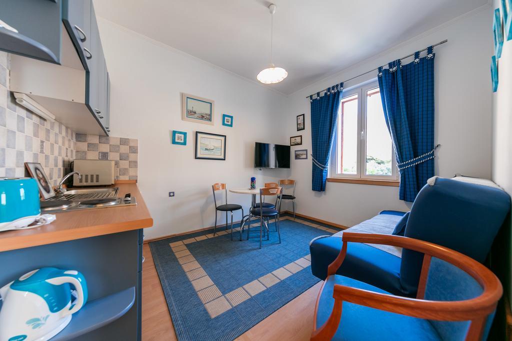 Apartments Kastelani Komiza Exterior photo